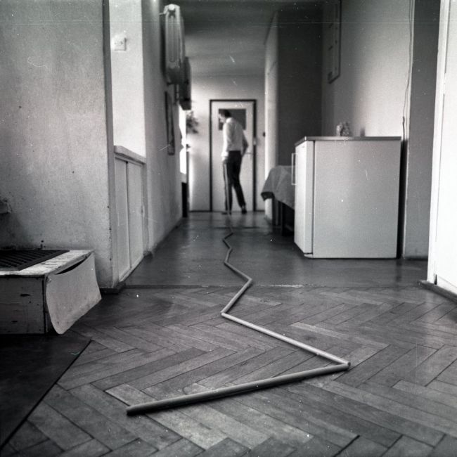 Edward Krasiński, "N... (Interwencja 4, Zyg-zak)", 1970, photo by Eustachy Kossakowski © Anka Ptaszkowska, negatives property of the Museum of Modern Art in Warsaw
